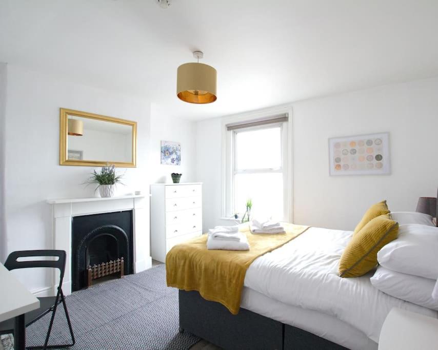 City Centre 4 Bedroom House Winchester Exterior photo