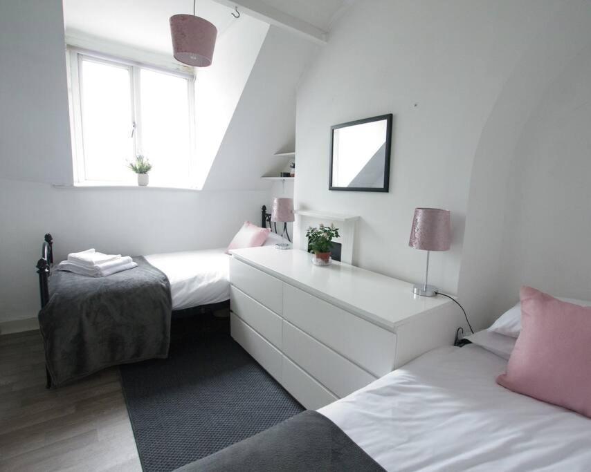City Centre 4 Bedroom House Winchester Exterior photo