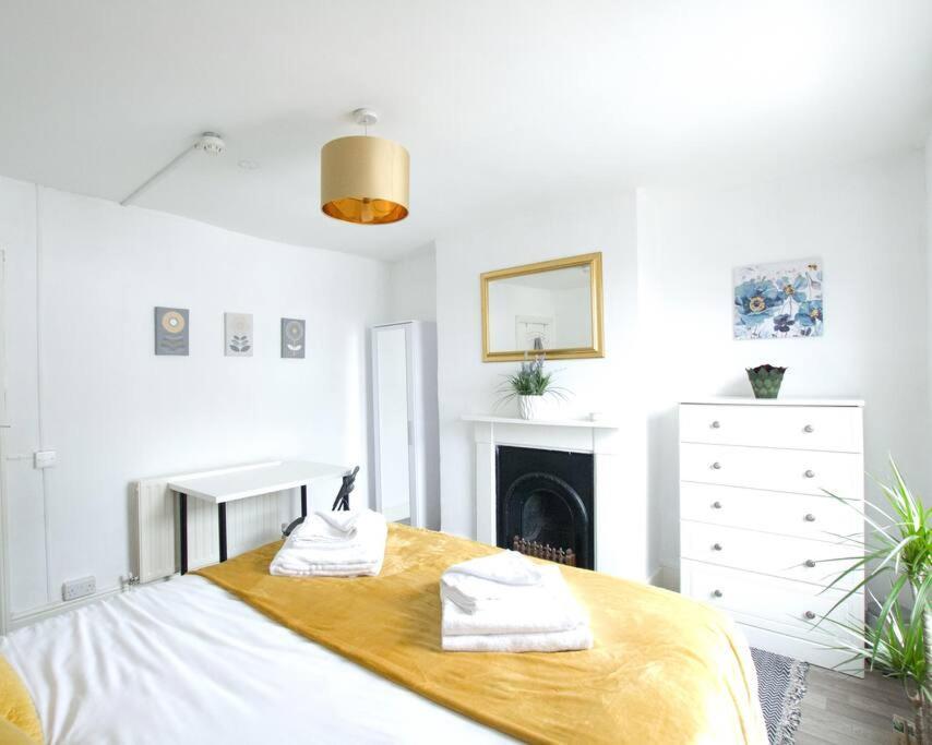 City Centre 4 Bedroom House Winchester Exterior photo