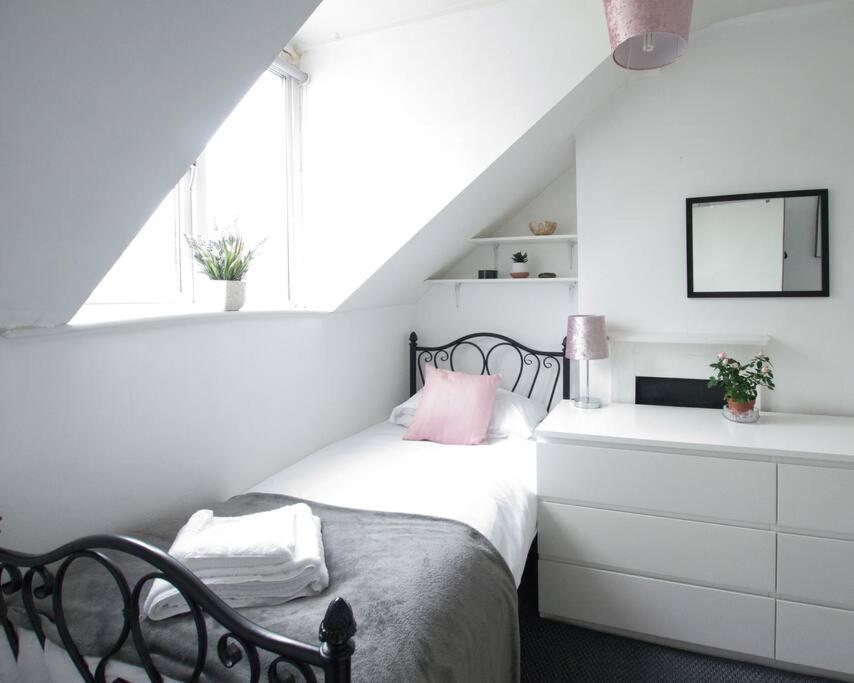 City Centre 4 Bedroom House Winchester Exterior photo